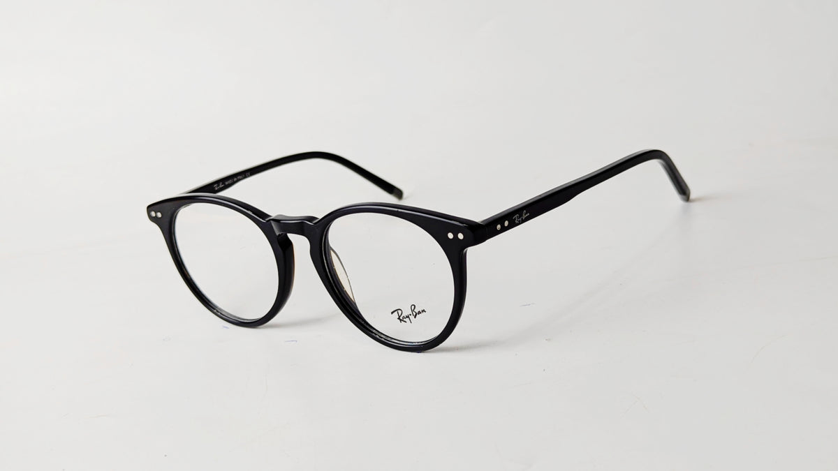Black round glasses